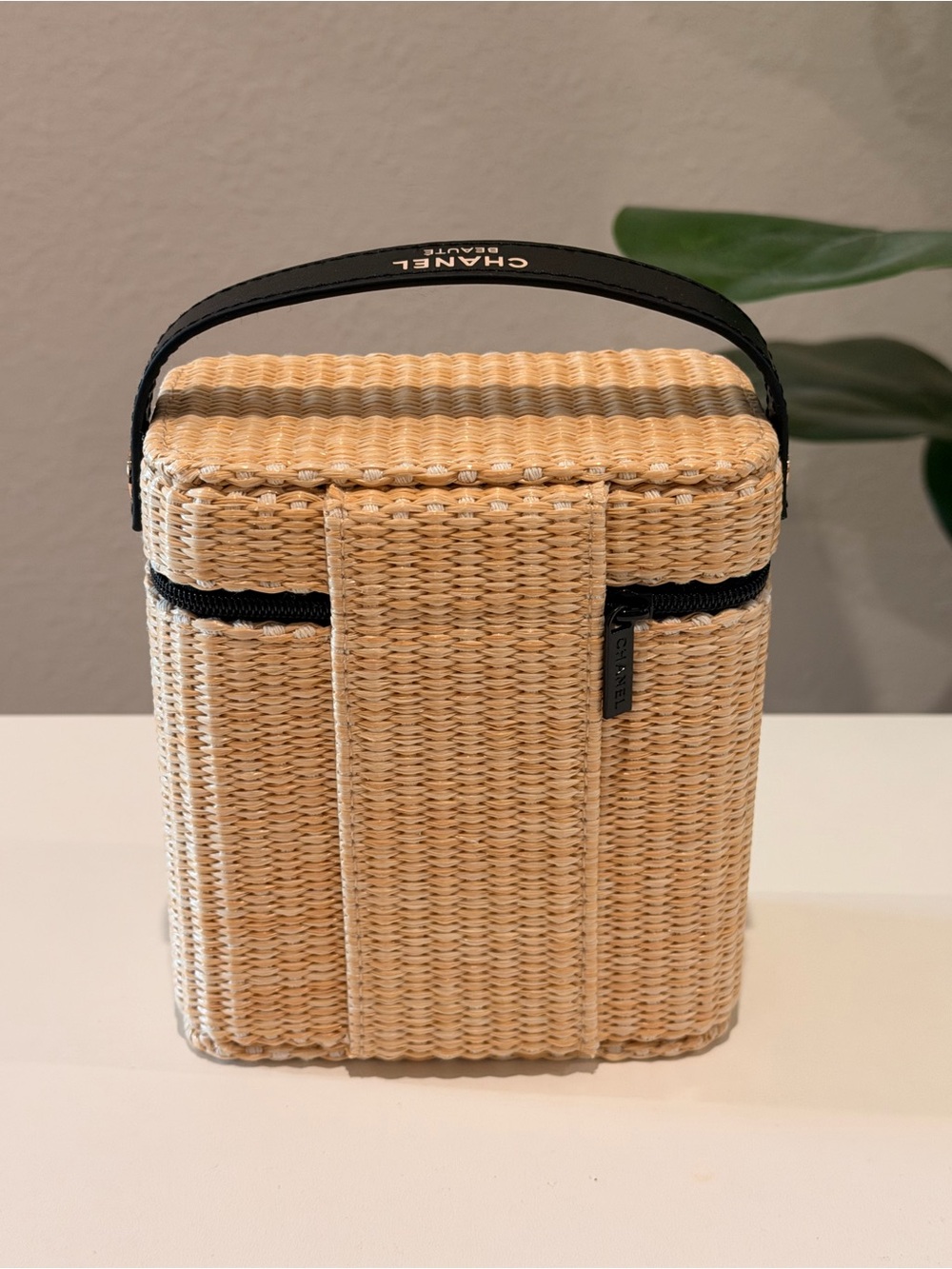 CHANEL Beauty Case with Black Handle - from Summer Essentials Kit - Picture 2 of 6